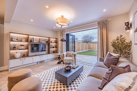 Kitchen / Lounge