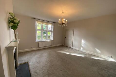 High Road, Manthorpe, NG31 photo 5