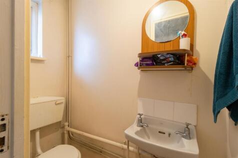 Kendal Close, Hyde Park, Leeds photo 5