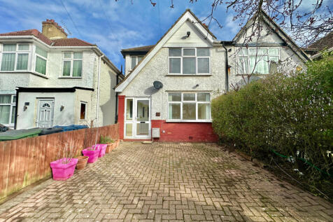 4 bed semi-detached house to rent Toorak Road, Ha