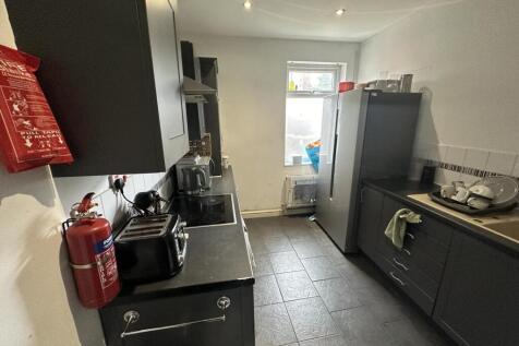 Hall Grove, Rusholme, £148pppw photo 4