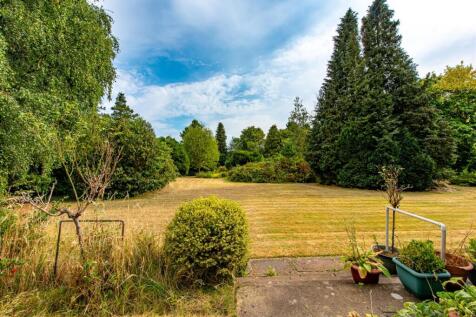 45 Perton Road-gdn1.jpg