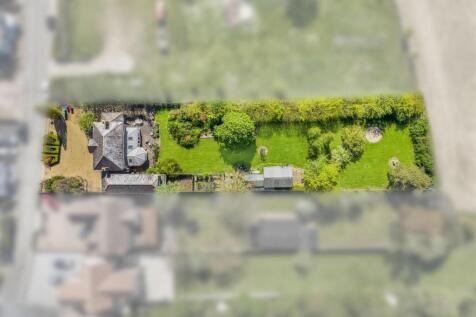 Grounds &amp; Driveway