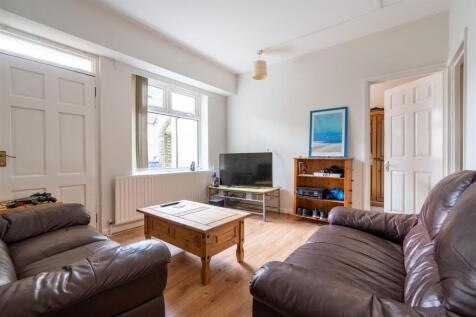 3-bed flat on 18a Lawson Road, Broomhill, £1,339/mo