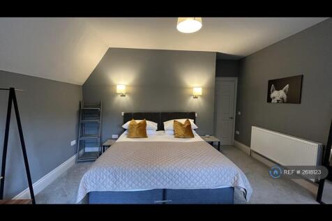 Suite 6 Master Bedroom