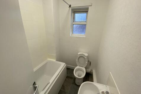Flat 3, 6 Chestnut Avenue, LS6 1BA photo 5