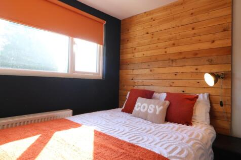75 Park Road Room 8.JPG