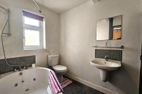 Bathroom.jpg