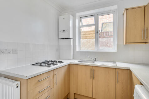 1347992-5-68b586f...