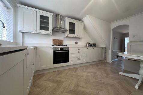 Victoria Place, Leeds, West Yorkshire, LS23 photo 3