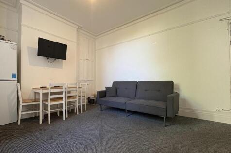 Living space communal .jpg