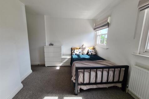 38 Pakenham Close Room 7A.jpg