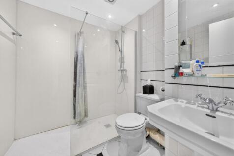 Guest shower room / WC