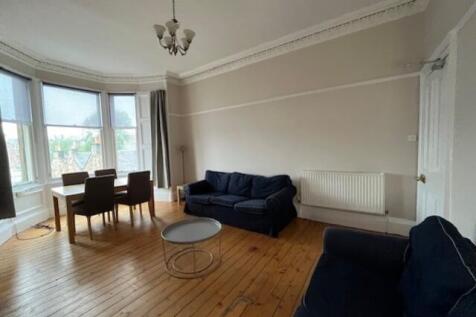 LIVING ROOM (2)