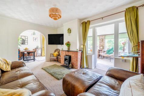 Maton Sitting Room..jpg