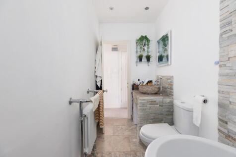 Flat 3 26-28 Church Lane--7.jpg