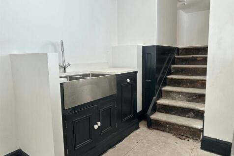 Retail Property (high street) to rent Image 10
