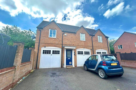 2-bed flat on Swale Grove, Bingham, £950/mo