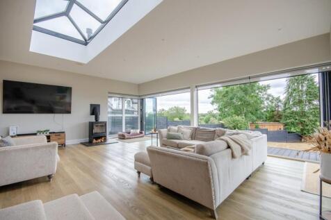 Family room pic 2.jpg