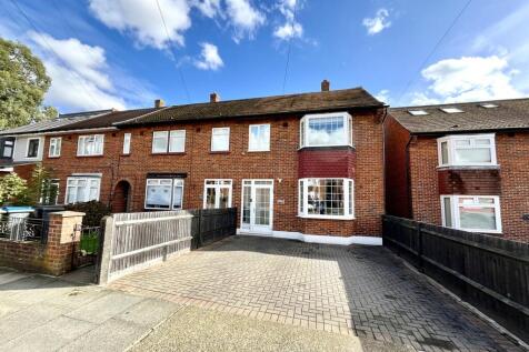Chessington, KT9 - property photo