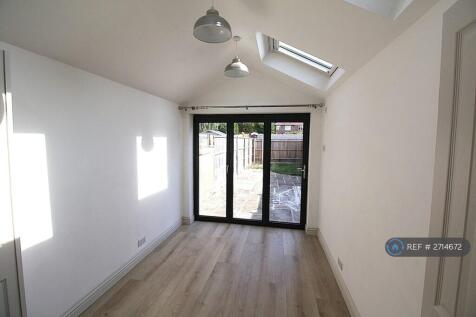 Bridge Road, Uxbridge, UB8 photo 4