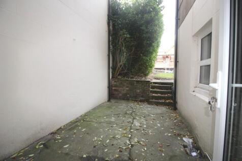Rear courtyard 