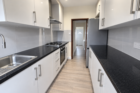 Bowness Drive, Hounslow, Greater London, TW4 photo 4