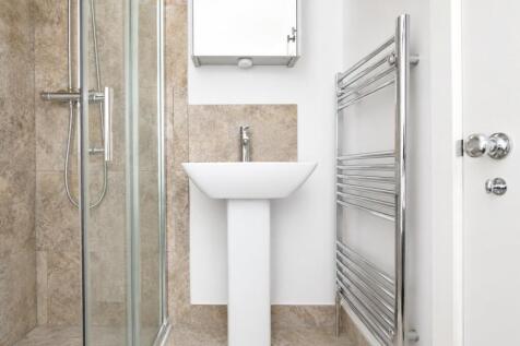 Bathroom b.JPG