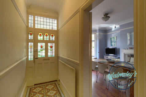 Front sitting room &amp; entrance