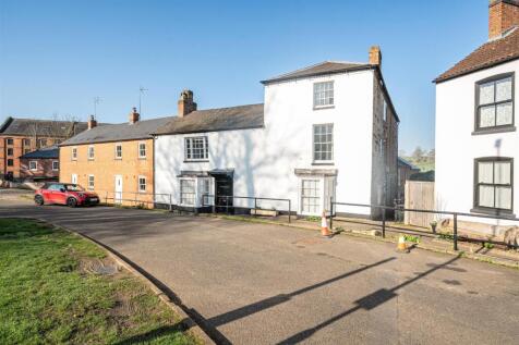 Flat 3, 64 High Street, Blisworth (13).jpg