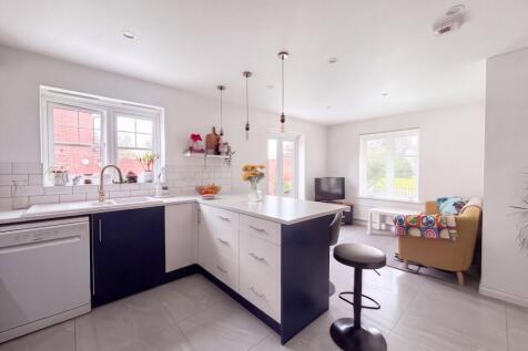 Lentworth Drive, Worsley, M28 photo 3