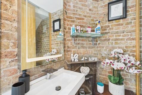 Other side of Bathroom