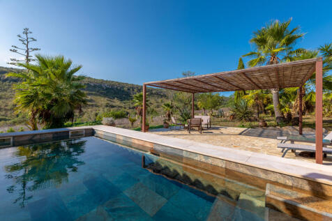 Finca estate with pool near Manacor