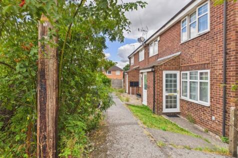 2-bed house on Dickens Court, Newthorpe, Nottingham, Nottinghamshire, NG16, £850/mo
