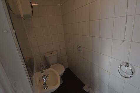 Studio Bathroom angl