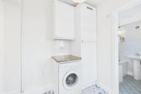 11 - 2 bedroom end-terraced house.jpg