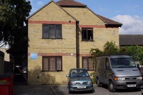 1-bed flat on Arden Mews, London, E17, £1,675/mo