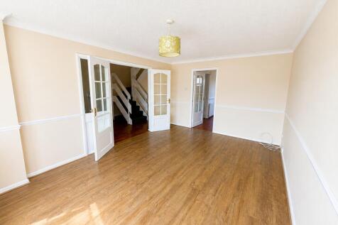 Elsenham Crescent, Basildon, Essex, SS14 photo 3