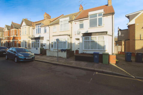 1-bed flat on Herga Road, Harrow Weald, Harrow, HA3, £1,350/mo