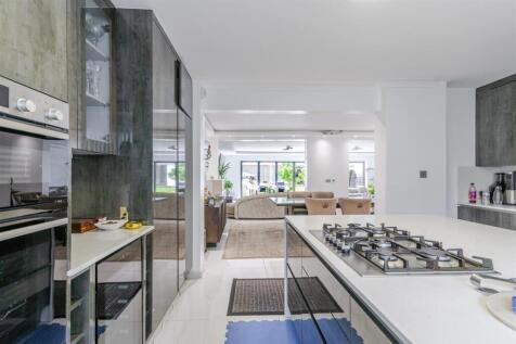Kitchen 3.jpg