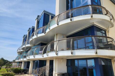 2-bed flat on Boscombe Spa Road, Bournemouth, £1,500/mo