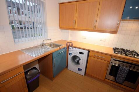 3 bed 2 bath house for rent in Forest Gate E7.