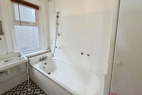 69 Marine Parade East, Clacton-On-Sea, CO15 photo 5
