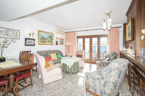 HOUSE IN THE HEART OF PUERTO POLLENSA FOR SALE WITH GARDEN AND ROOF TERRACE 
