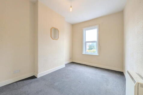 To Let - Cavendish Road, Birkdale - Two Bedroom First Floor Apt photo 3