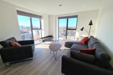 Open Plan Living Room/Dining Area/Kitchen