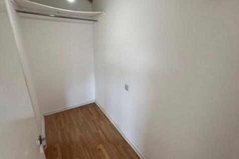 Circuit Close, Willenhall WV13 photo 3