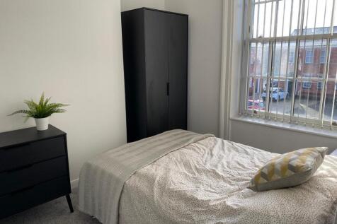Studio flat on 14 St Marys Place, Bury, , £725/mo
