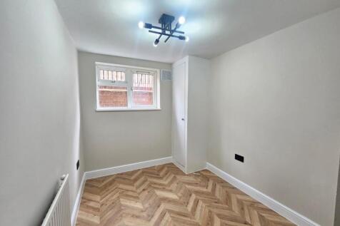 Flat C, Byrne Road, Wandsworth, London photo 3