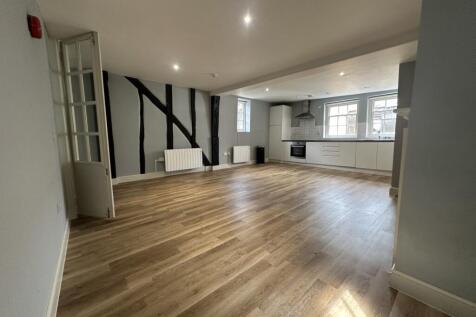 Flat 4 8 high street main shot
